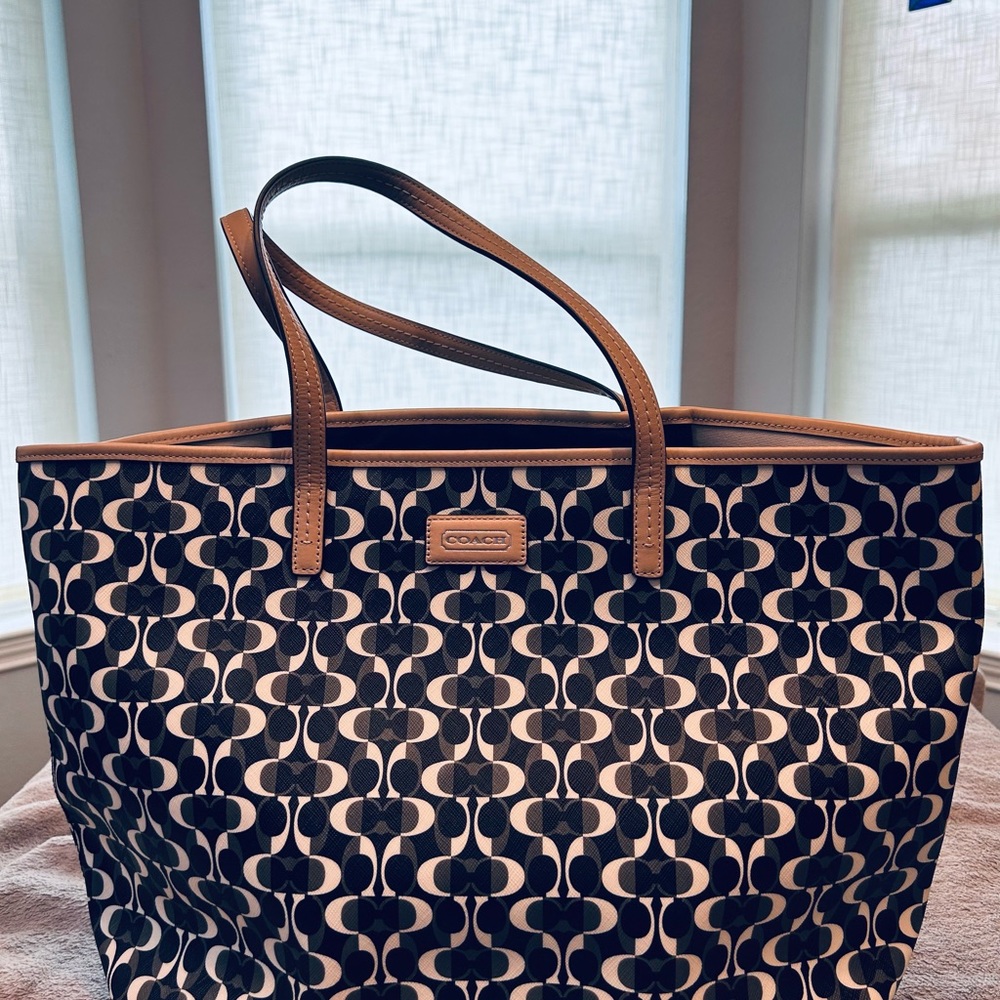 Coach tote EXCELLENT CONDITION - Picture 7 of 7